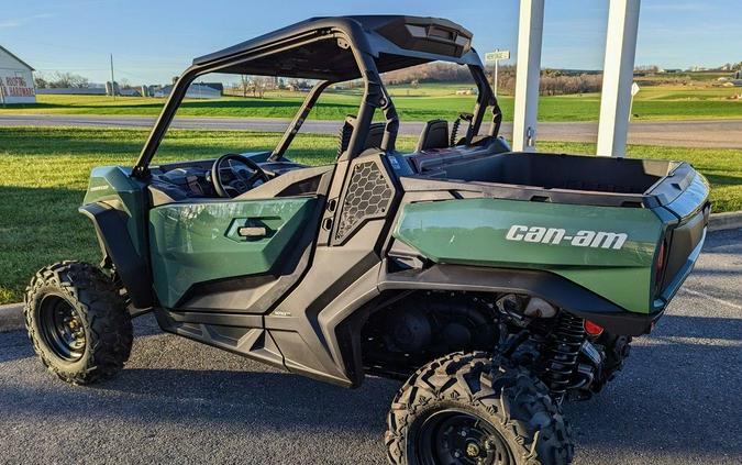 2023 Can-Am® Commander DPS 700