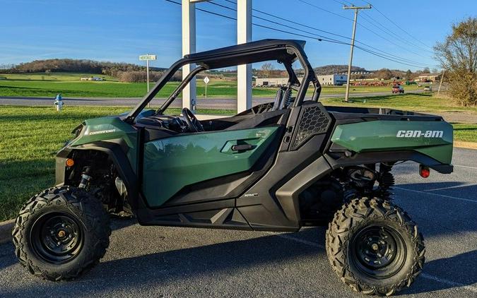 2023 Can-Am® Commander DPS 700