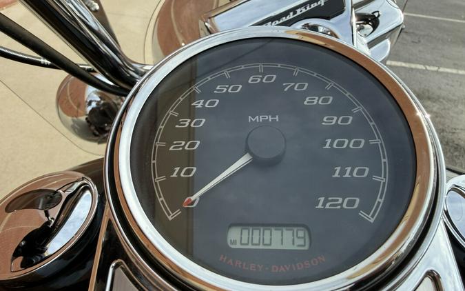 2017 Harley-Davidson® Road King® Vivid Black