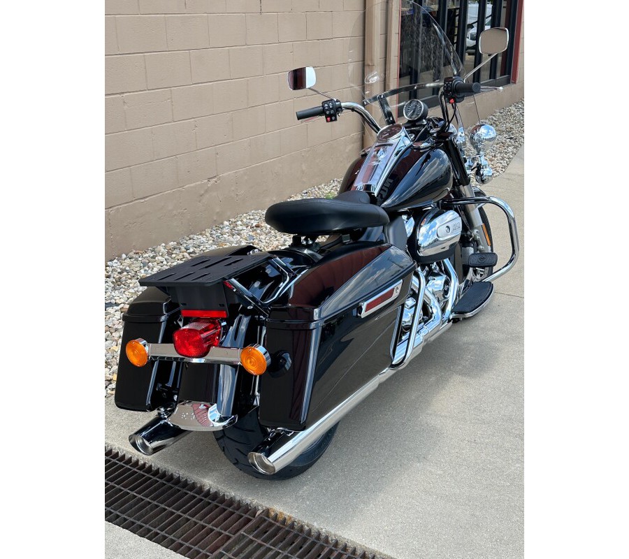 2024 Flhp / Police Road King Vivid Black