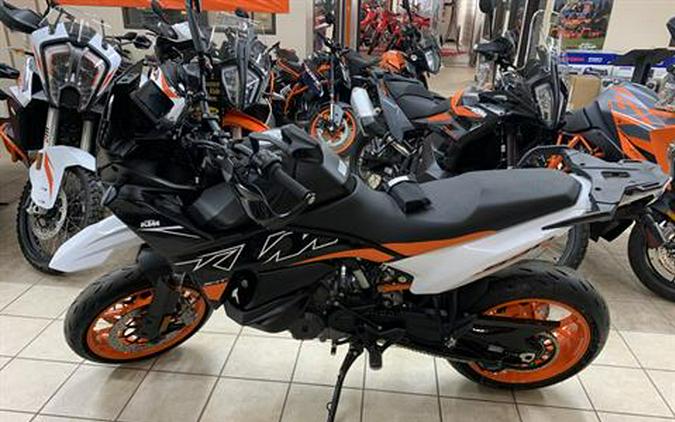 2024 KTM 890 SMT