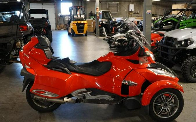 2012 Can-Am® Spyder Roadster RT Audio And Convenience