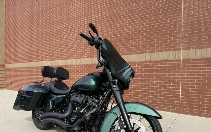 2021 Harley-Davidson® Street Glide® Special Snake Venom - Black Finish