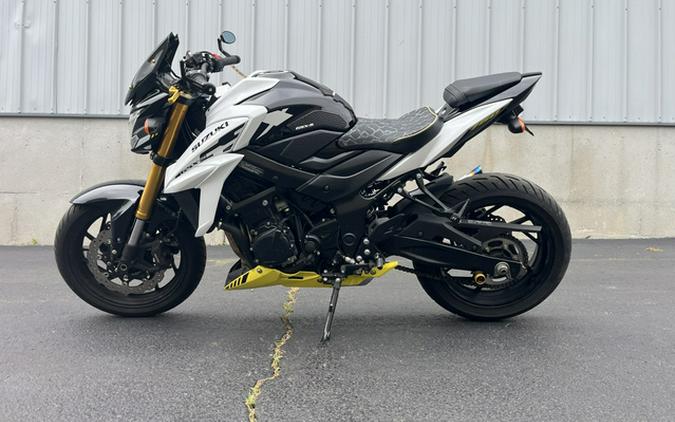2021 Suzuki GSX-S750ZAM1
