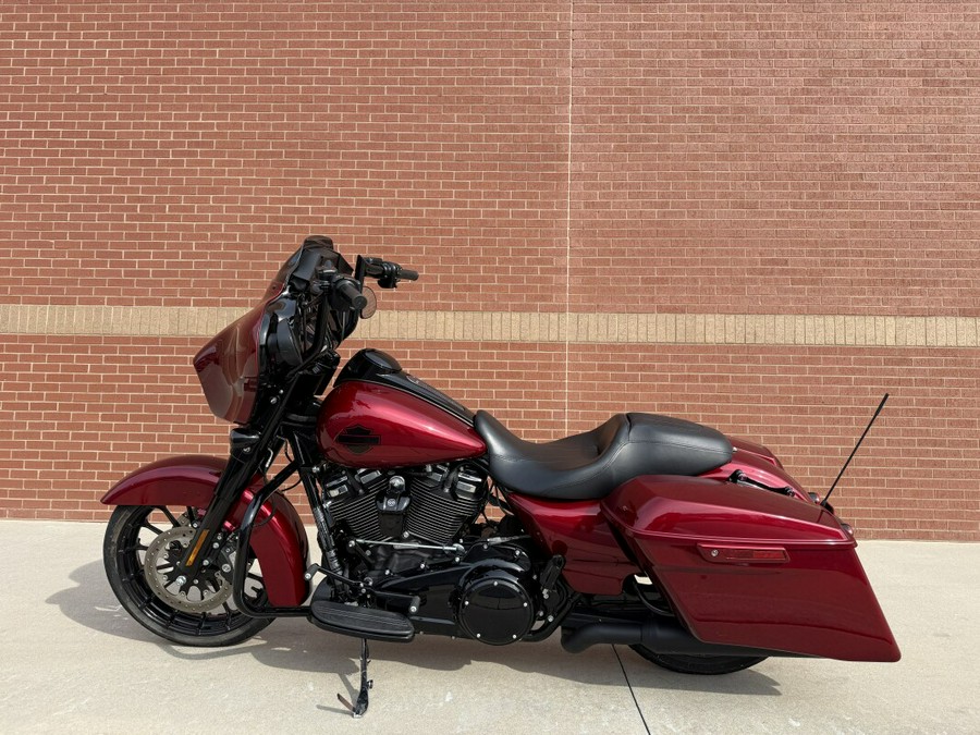 2018 Harley-Davidson® Street Glide® Special Red