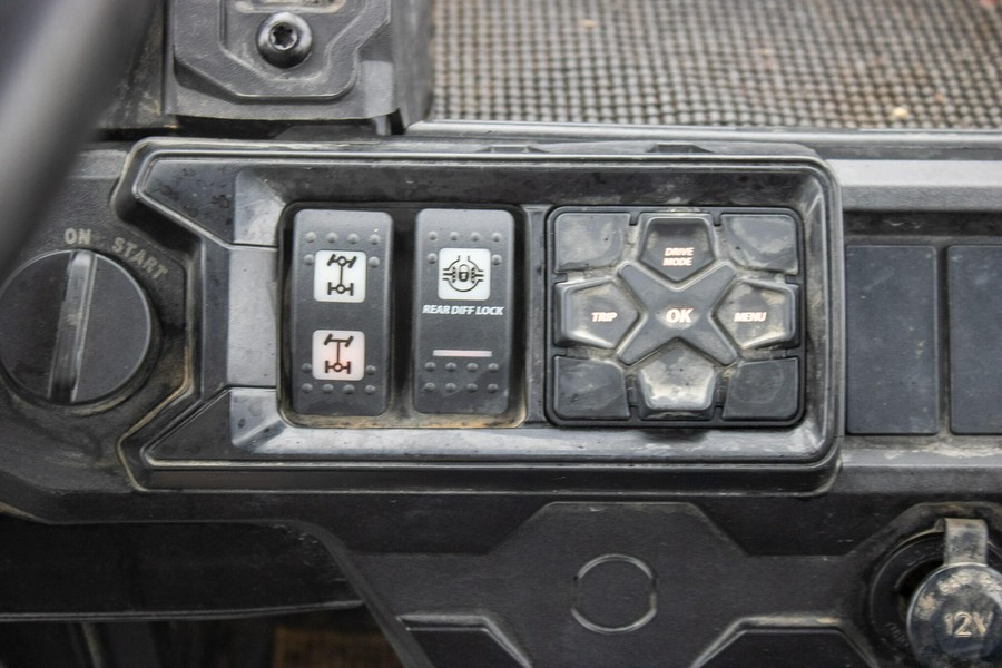 2023 CAN-AM DEFENDER MAX XT HD10