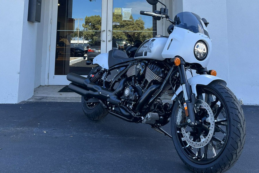 2024 Indian Motorcycle® Sport Chief Ghost White Metallic Smoke