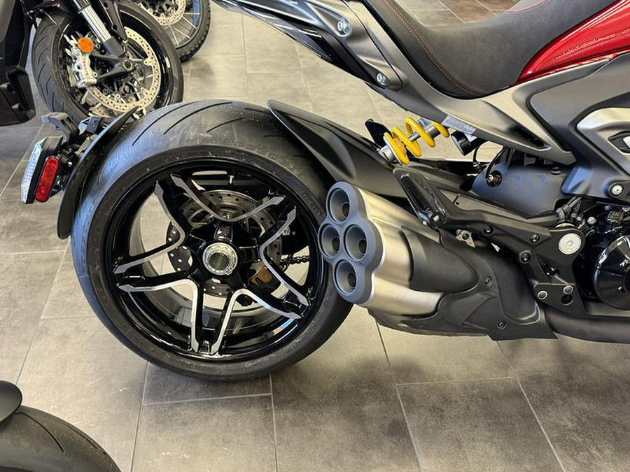 2026 Ducati XDiavel V4 Burning Red