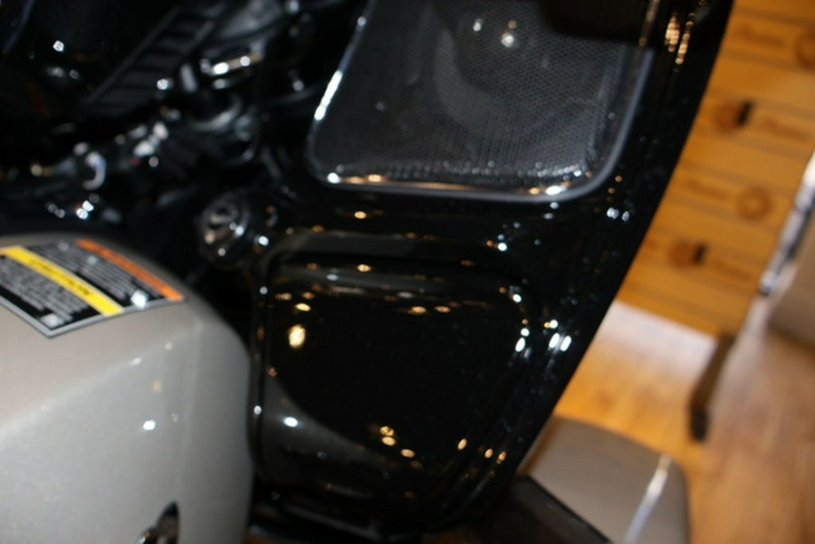 2026 Indian Pursuit Limited 112 W/Powerband Audio Black Metal