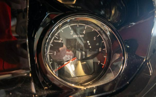 2026 Indian Pursuit Limited 112 w/PowerBand Audio Silver Quartz Metallic