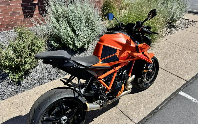 2026 KTM 1390 Super Duke R EVO Black / Orange