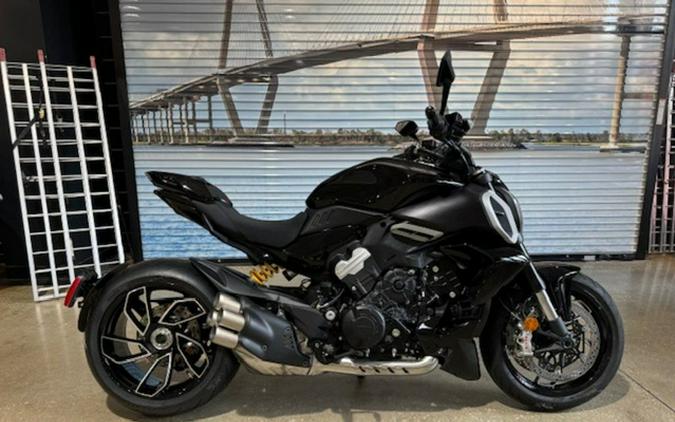 2024 Ducati Diavel V4 Black