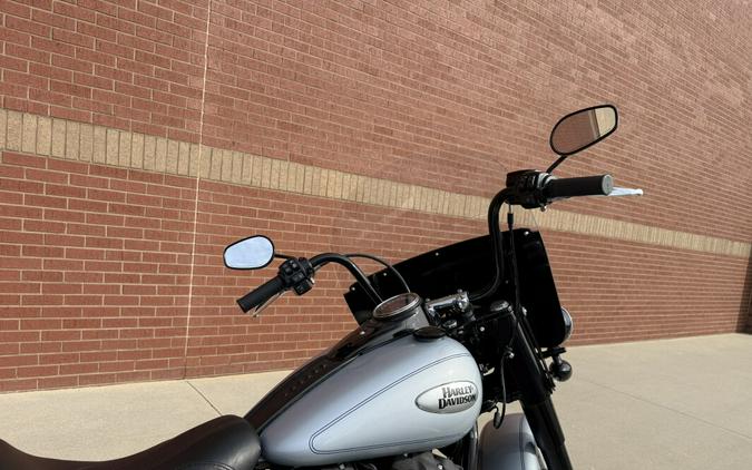 2024 Harley-Davidson® Heritage Classic Atlas Silver Metallic - Black Finish