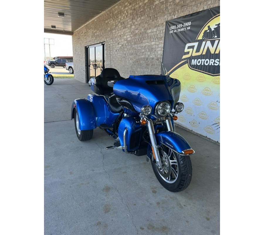2017 Harley-Davidson Trike FLHTCUTG Tri Glide Ultra