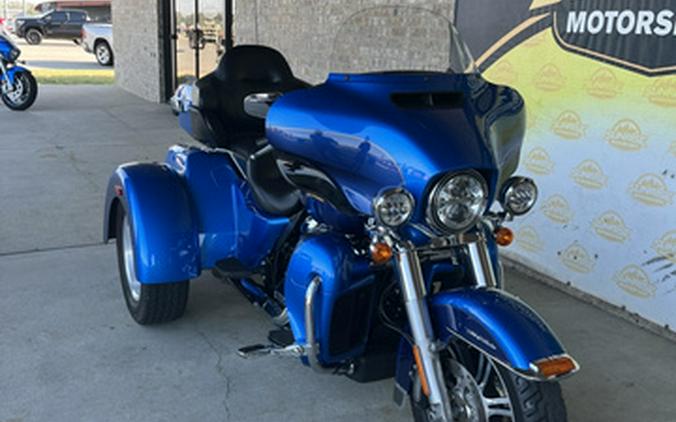 2017 Harley-Davidson Trike FLHTCUTG Tri Glide Ultra
