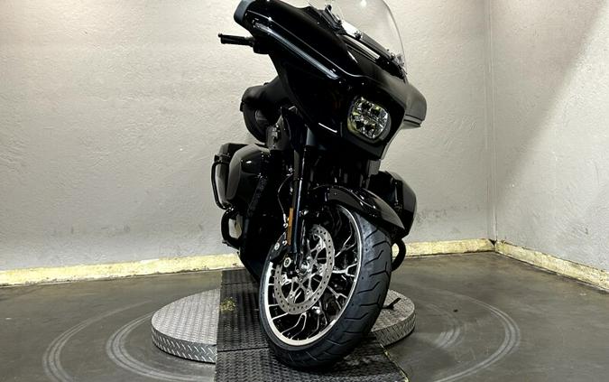 2026 Harley-Davidson® Street Glide Limited Vivid Black