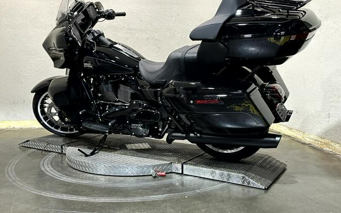 2026 Harley-Davidson® Street Glide Limited Vivid Black