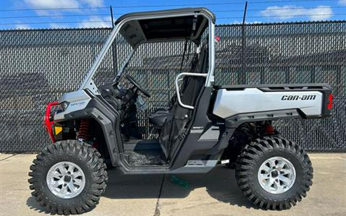 2024 Can-Am Defender X MR HD10