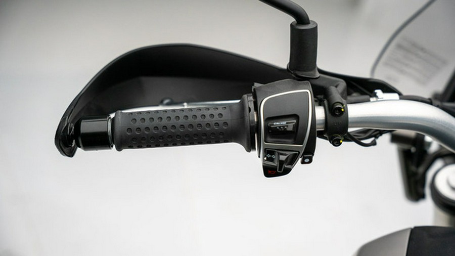 2023 Moto Guzzi V85 TT Travel