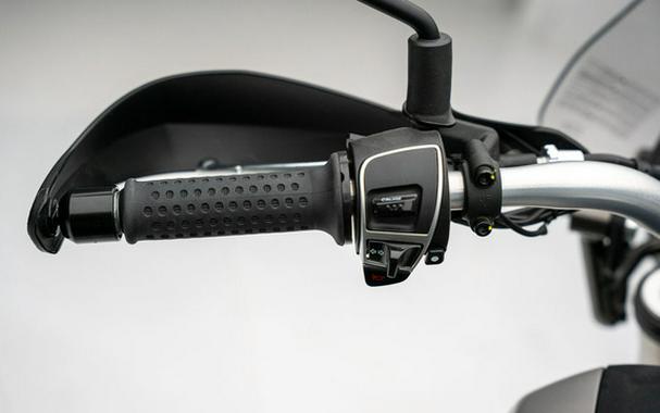 2023 Moto Guzzi V85 TT Travel