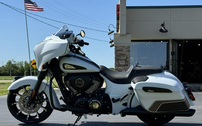 2024 Indian Motorcycle® Chieftain® Dark Horse® w/Powerband Audio Pkg Ghost White Metallic Smoke wit