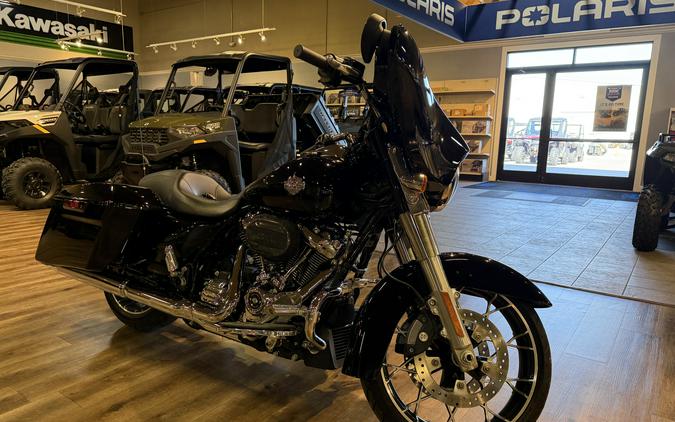 2023 Harley-Davidson® Street Glide Special Vivid Black w/Chrome Finish - 110853