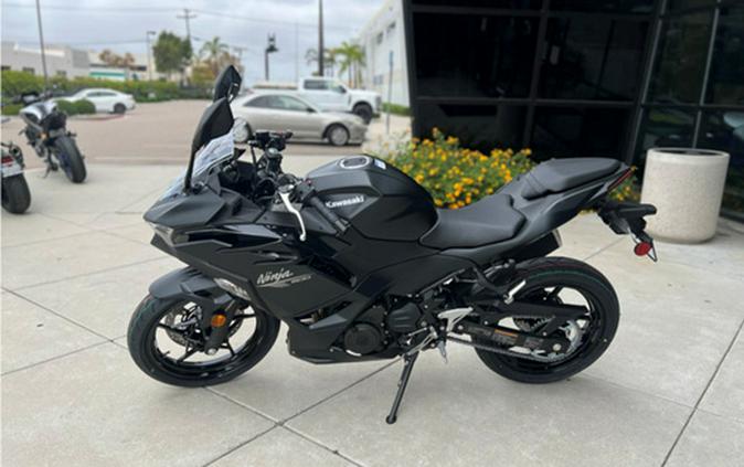 2026 Kawasaki Ninja 500 ABS Metallic Flat Spark Black SE ABS
