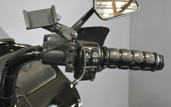 2021 Harley-Davidson Road Glide Limited Gauntlet Gray Metallic - Black Finish