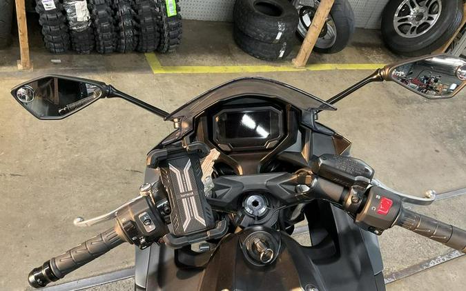 2024 Kawasaki Ninja® 650 ABS Metallic Matte Dark Gray/Metallic Spark Black