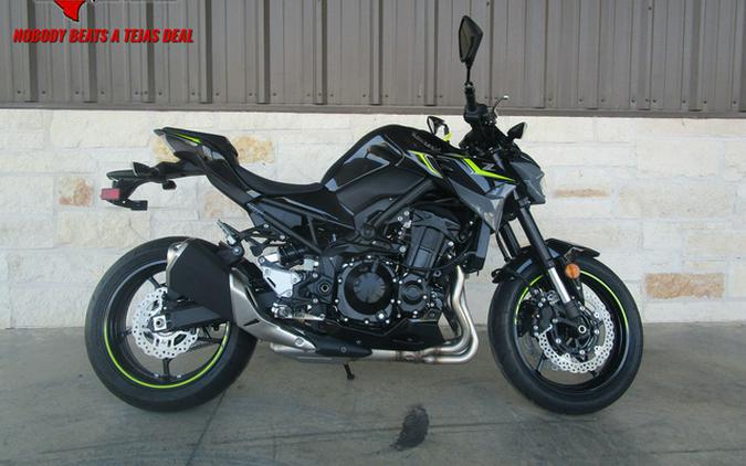 2024 Kawasaki Z900 ABS Metallic Spark Black/Metallic Matte Dark