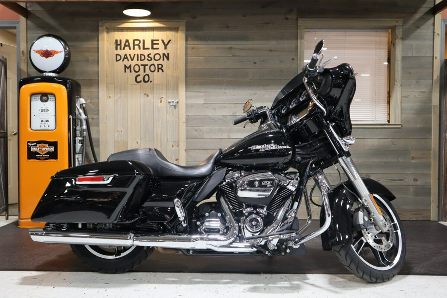 2017 Street Glide® Special (FLHXS)