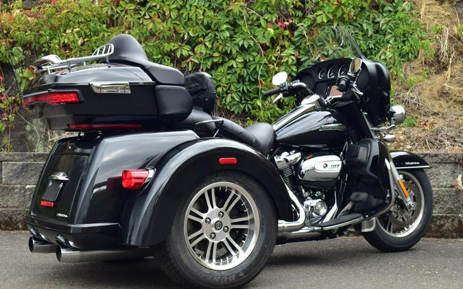 2018 Harley-Davidson Tri Glide Ultra Black Tempest