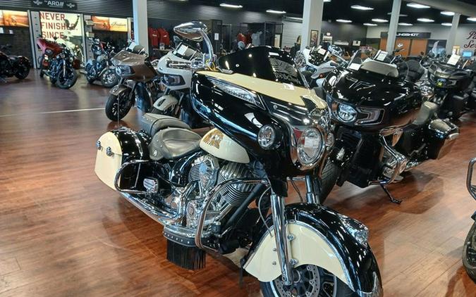 2019 Indian Chieftain Classic Deep Water Metallic Dirt Track Tan
