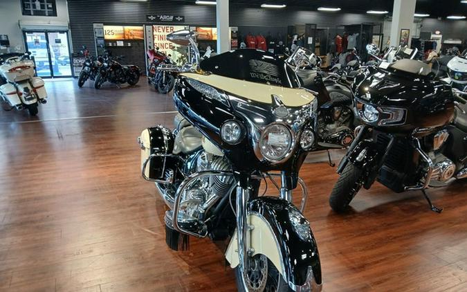 2019 Indian Chieftain Classic Deep Water Metallic Dirt Track Tan