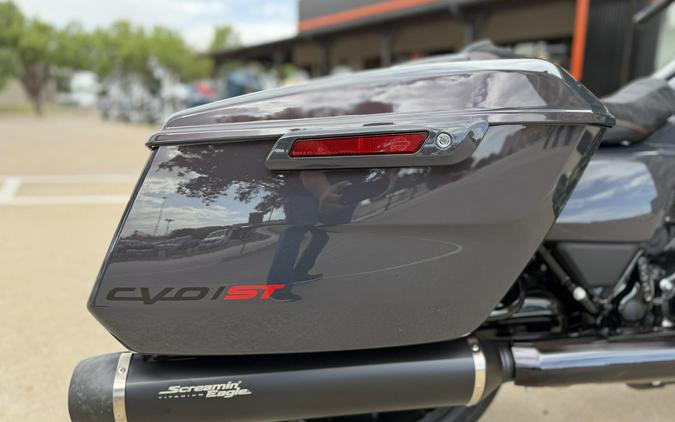 2026 Harley-Davidson® CVO Street Glide ST Inferno Gray