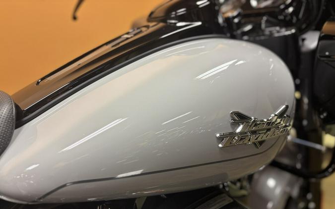 FLTRT 2025 Road Glide® 3