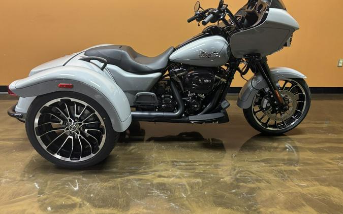 FLTRT 2025 Road Glide® 3