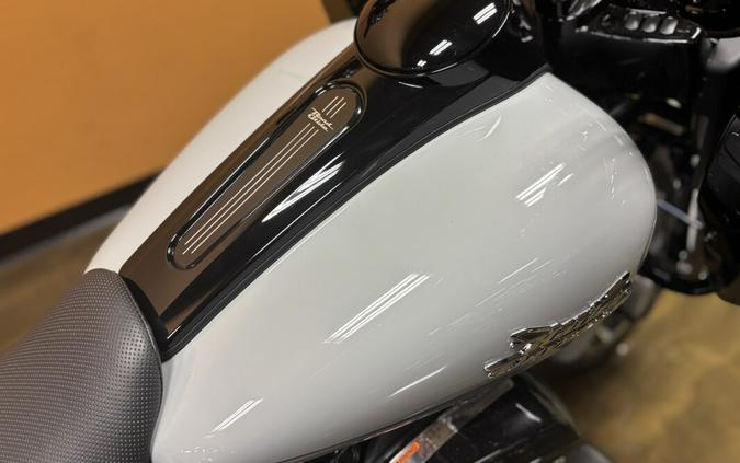 FLTRT 2025 Road Glide® 3