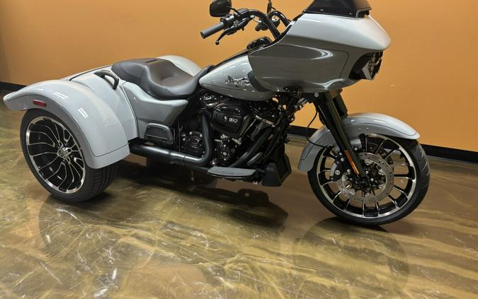 FLTRT 2025 Road Glide® 3
