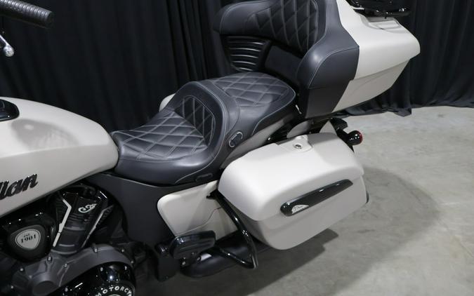 2023 Indian Pursuit Dark Horse w/Premium Package - Indian Motorcycle