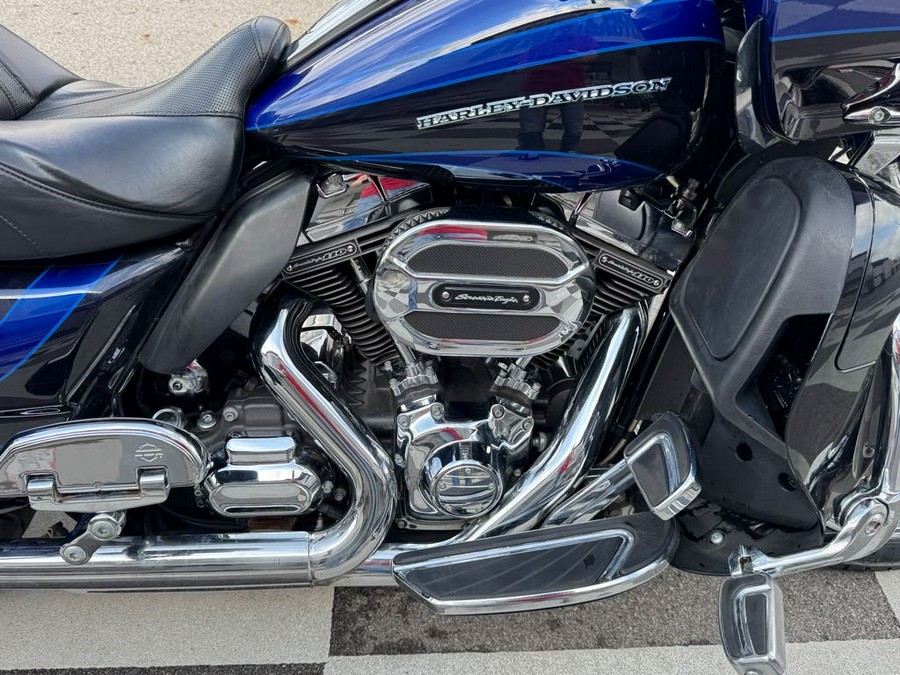 2015 Harley-Davidson® ROAD GLIDE ULTRA CVO