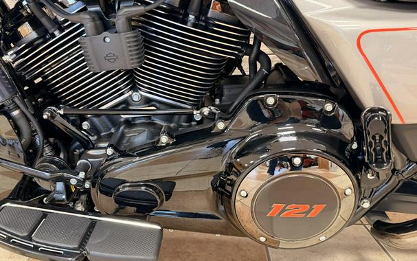 2023 Harley-Davidson® CVO™ Street Glide® Dark Platinum w/Pinstripe