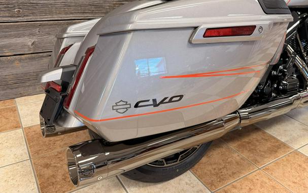 2023 Harley-Davidson® CVO™ Street Glide® Dark Platinum w/Pinstripe