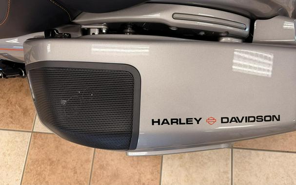 2023 Harley-Davidson® CVO™ Street Glide® Dark Platinum w/Pinstripe