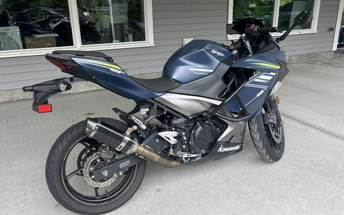 2025 Kawasaki Ninja® 400 Metallic Matte Blue/Metallic Graphite Gray