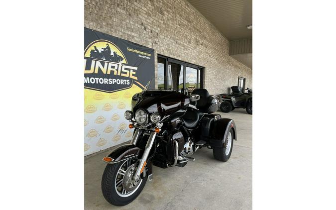 2014 Harley-Davidson® FLHTCUTG Tri Glide® Ultra