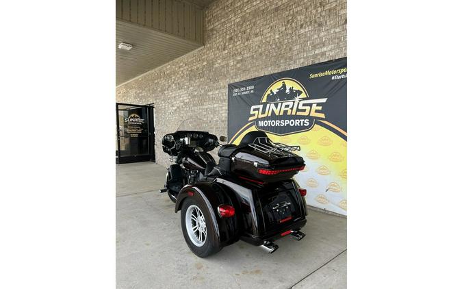 2014 Harley-Davidson® FLHTCUTG Tri Glide® Ultra