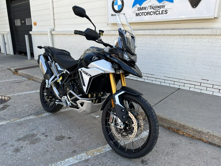 2025 Triumph Tiger 900 Rally Pro Carbon Black / Sapphire Black