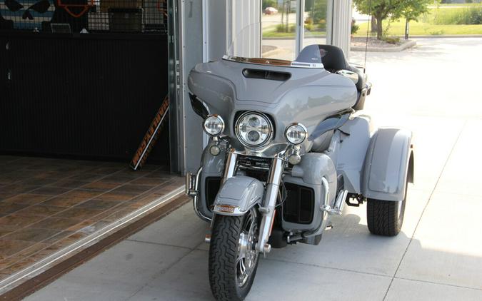 2024 Harley-Davidson Tri Glide Ultra Billiard Gray