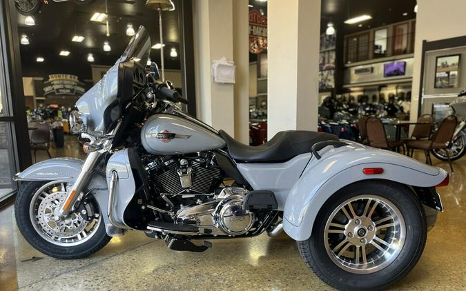 2024 Harley Davidson Tri Glide Ultra Billiard Gray W/Pinstripe